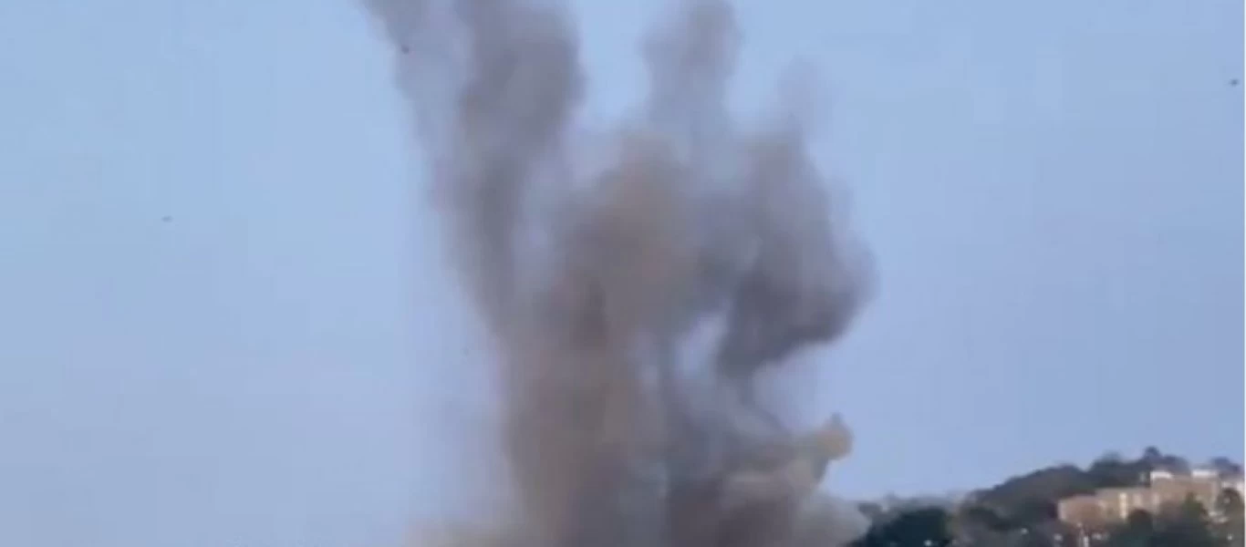 Εντυπωσιακή ελεγχόμενη έκρηξη βόμβας του Β' Παγκοσμίου Πολέμου στο Έξετερ της Βρετανίας (βίντεο)